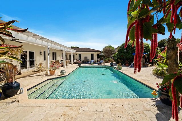 10740 SW 74th Ct, Pinecrest, FL 33156