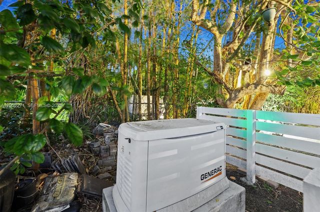 10740 SW 74th Ct, Pinecrest, FL 33156