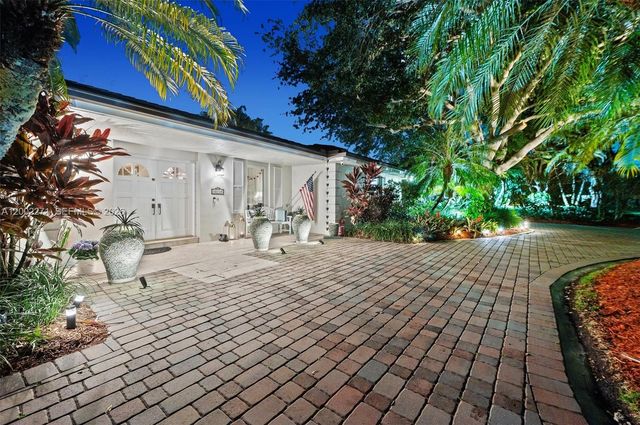 10740 SW 74th Ct, Pinecrest, FL 33156