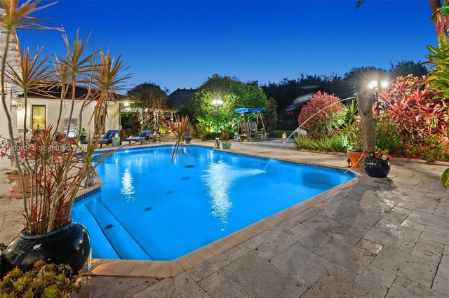 10740 SW 74th Ct, Pinecrest, FL 33156