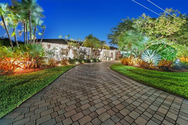 10740 SW 74th Ct, Pinecrest, FL 33156