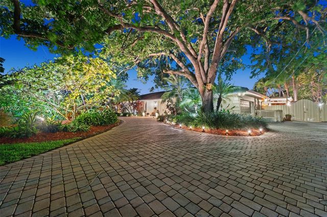 10740 SW 74th Ct, Pinecrest, FL 33156