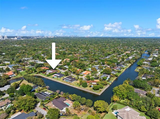 10740 SW 74th Ct, Pinecrest, FL 33156
