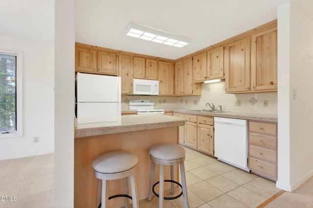 325 Glen Echo Lane L, Cary, NC 27518