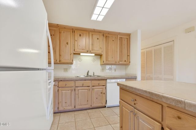 325 Glen Echo Lane L, Cary, NC 27518