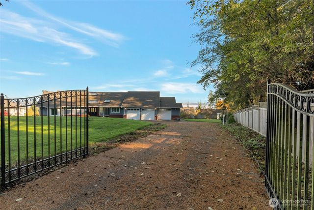 6969 Humphrey Road, Clinton, WA 98236