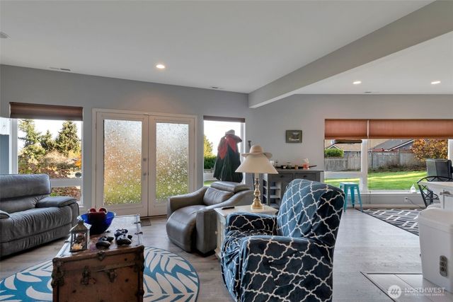 6969 Humphrey Road, Clinton, WA 98236