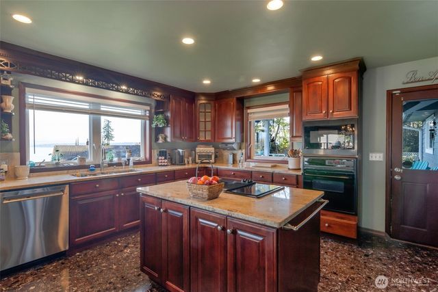 6969 Humphrey Road, Clinton, WA 98236