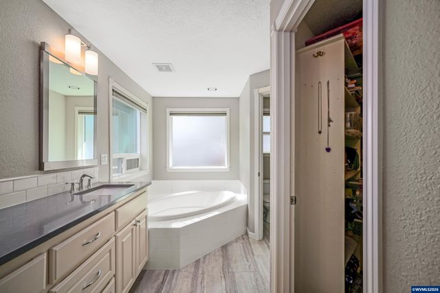 5180 Foxhaven Ct SE, Salem, OR 97306