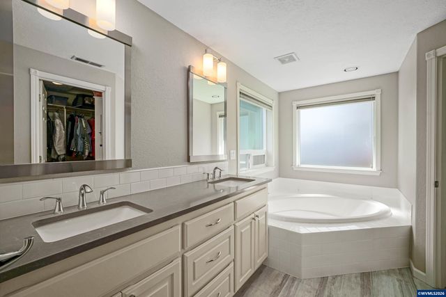5180 Foxhaven Ct SE, Salem, OR 97306