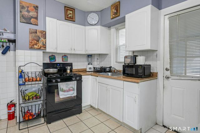 18 Grandview Avenue, Danbury, CT 06810