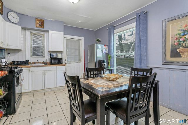 18 Grandview Avenue, Danbury, CT 06810