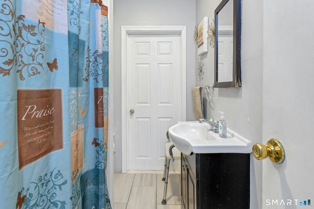 18 Grandview Avenue, Danbury, CT 06810