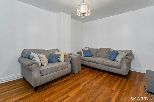 18 Grandview Avenue, Danbury, CT 06810