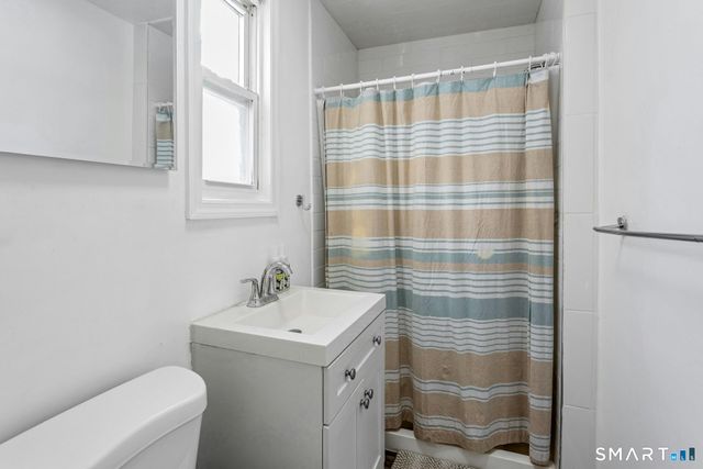 18 Grandview Avenue, Danbury, CT 06810