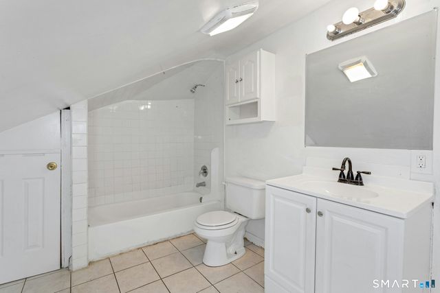 18 Grandview Avenue, Danbury, CT 06810