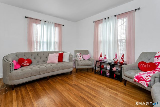 18 Grandview Avenue, Danbury, CT 06810