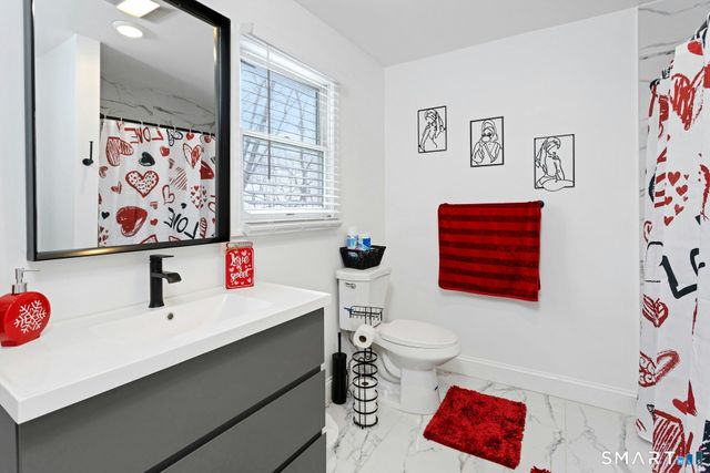 18 Grandview Avenue, Danbury, CT 06810