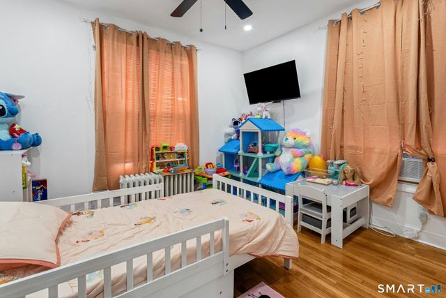 18 Grandview Avenue, Danbury, CT 06810