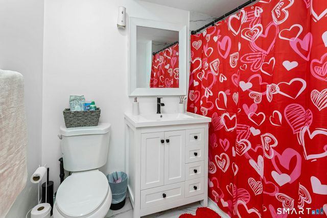 18 Grandview Avenue, Danbury, CT 06810