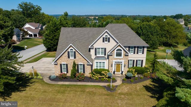 2205 MAY APPLE DR, York, PA 17402