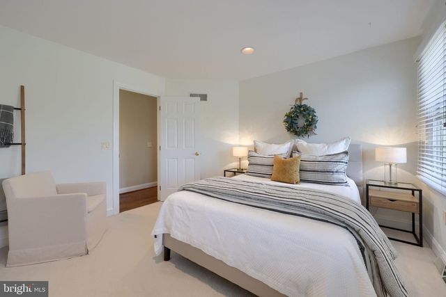 2205 MAY APPLE DR, York, PA 17402