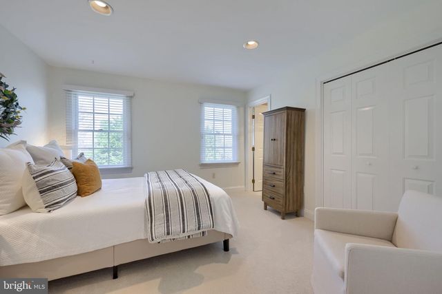 2205 MAY APPLE DR, York, PA 17402