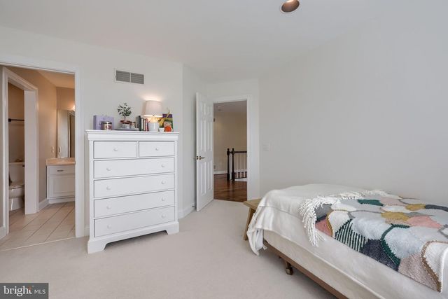 2205 MAY APPLE DR, York, PA 17402