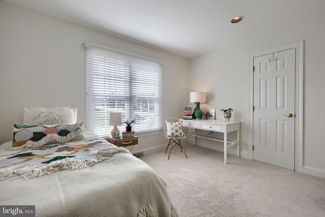2205 MAY APPLE DR, York, PA 17402