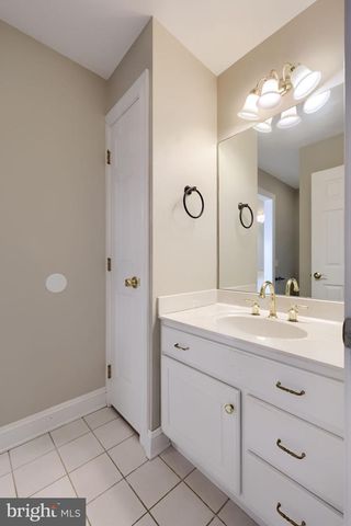 2205 MAY APPLE DR, York, PA 17402