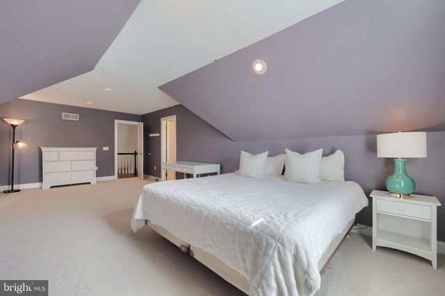 2205 MAY APPLE DR, York, PA 17402