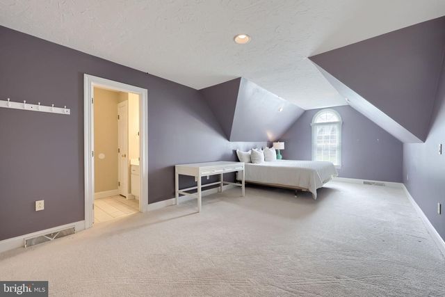 2205 MAY APPLE DR, York, PA 17402