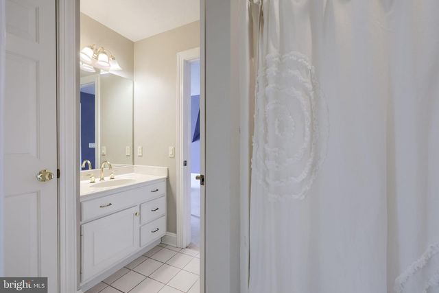 2205 MAY APPLE DR, York, PA 17402