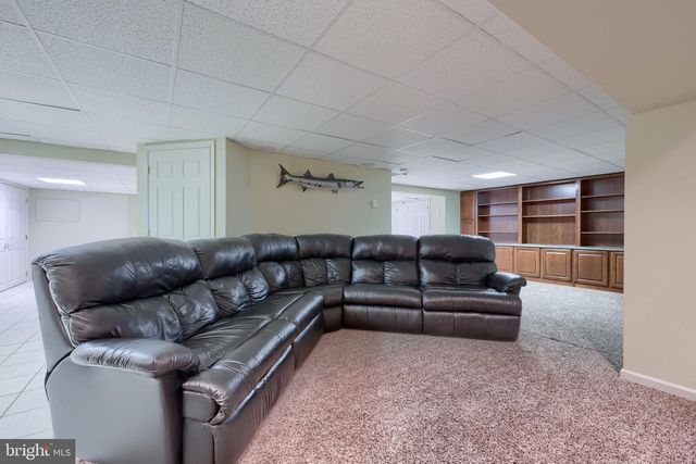 2205 MAY APPLE DR, York, PA 17402