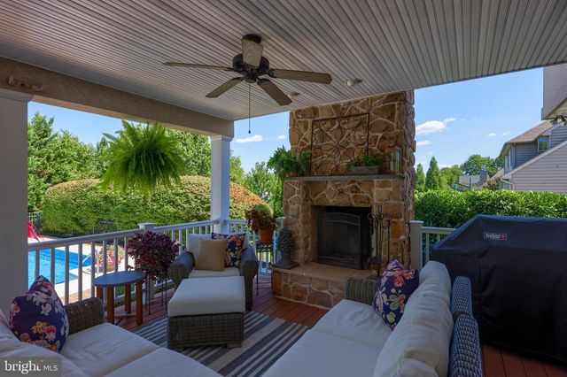 2205 MAY APPLE DR, York, PA 17402