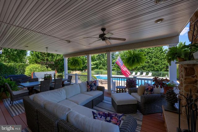 2205 MAY APPLE DR, York, PA 17402