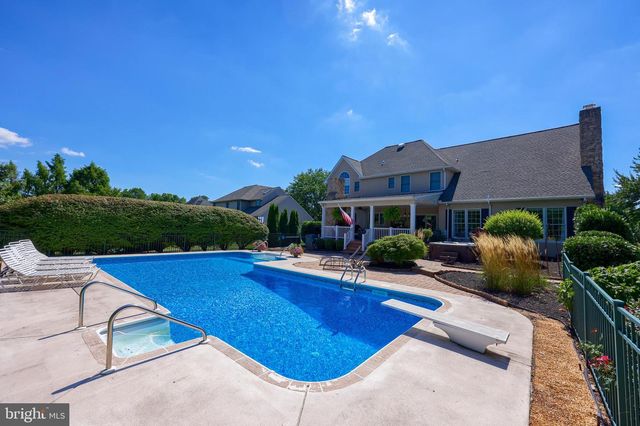 2205 MAY APPLE DR, York, PA 17402