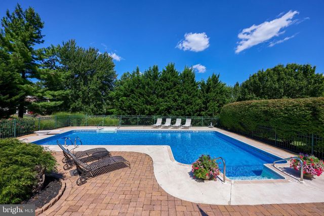 2205 MAY APPLE DR, York, PA 17402