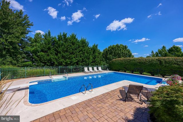 2205 MAY APPLE DR, York, PA 17402