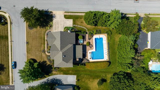 2205 MAY APPLE DR, York, PA 17402