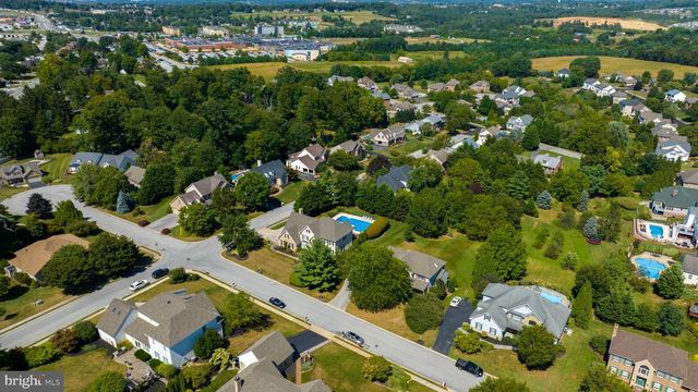 2205 MAY APPLE DR, York, PA 17402