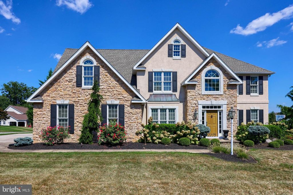2205 MAY APPLE DR, York, PA 17402