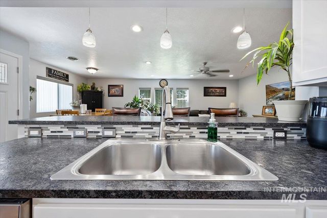 98 West 100 North, Jerome, ID 83338