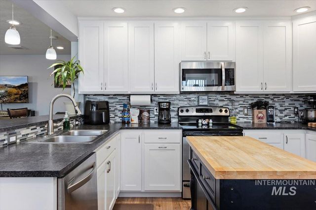 98 West 100 North, Jerome, ID 83338