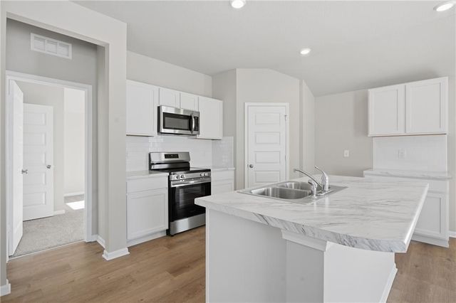 19459 Lincoln Street, Spring Hill, KS 66083