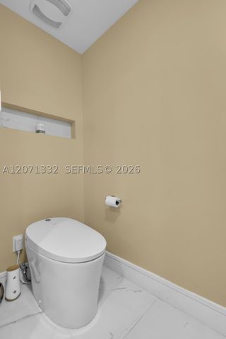 41 SE 5th St 908, Miami, FL 33131