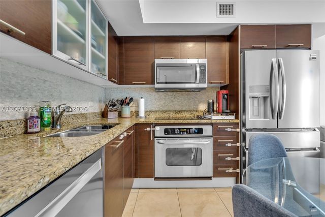 41 SE 5th St 908, Miami, FL 33131