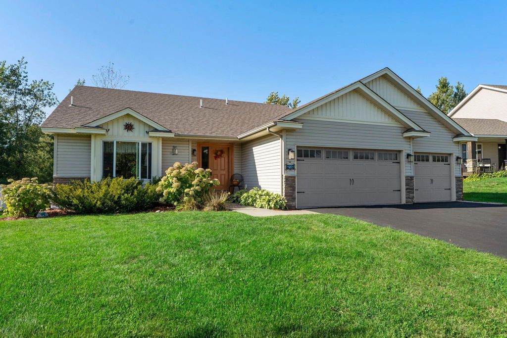 676 Elins Lake Road SE, Cambridge, MN 55008