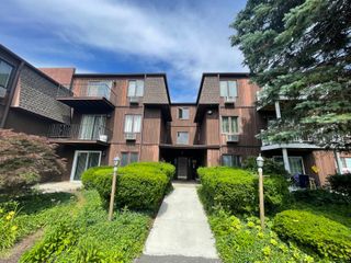 136 Deer Hill Avenue B11, Danbury, CT 06810