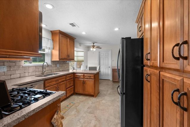 3603 Fleming Drive, Baytown, TX 77521